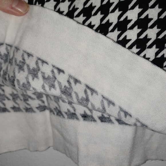 J.Crew Classic Cotton Houndstooth Teddie Long Sleeve Sweater Sz M Black Whit - Picture 4 of 5
